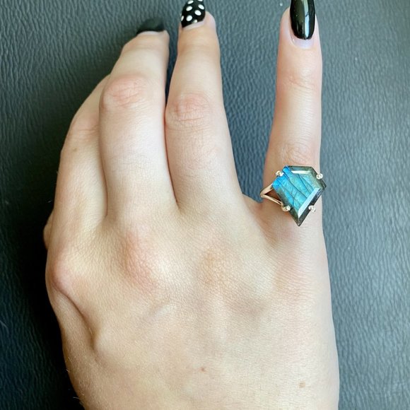 Handcrafted Labradorite Diamond Shaped Ring - Picture 4 of 4